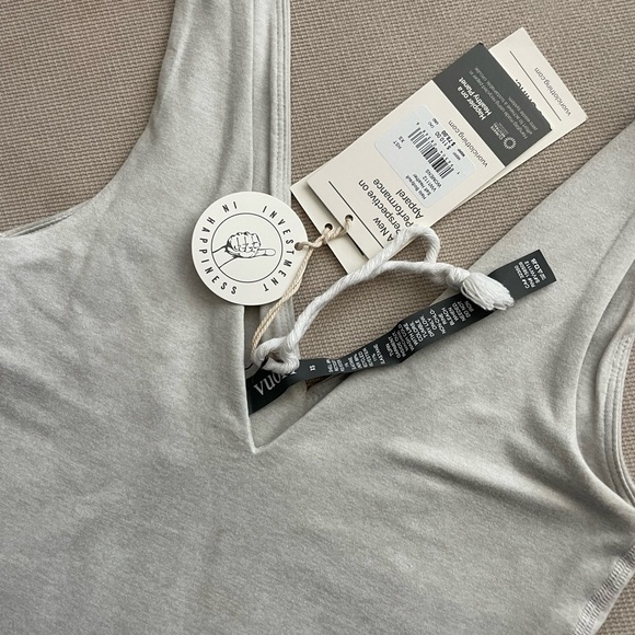 Vuori Light Gray V-Neck Top - Picture 4 of 5